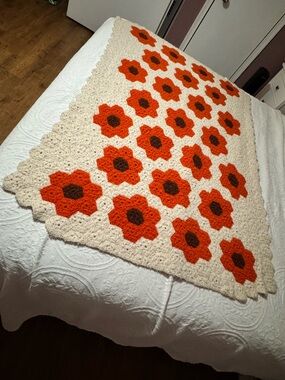 Vintage-Inspired Crochet Floral Throw Blanket - Cream with Orange Flowers